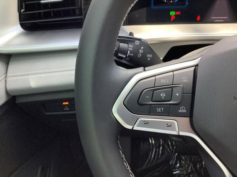 New 2025 Volkswagen Tiguan SE image 27