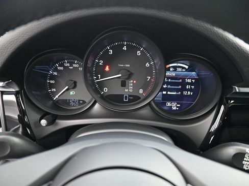 Certified 2025 Porsche Macan image 20