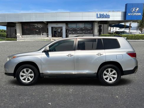 Used 2013 Toyota Highlander Plus FWD image 6