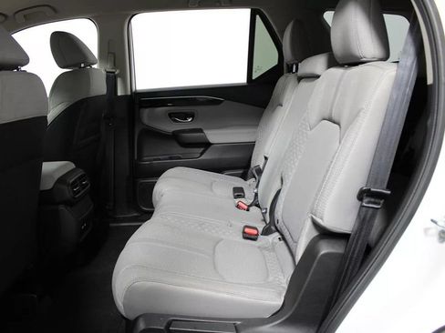 Used 2023 Honda Pilot LX image 19