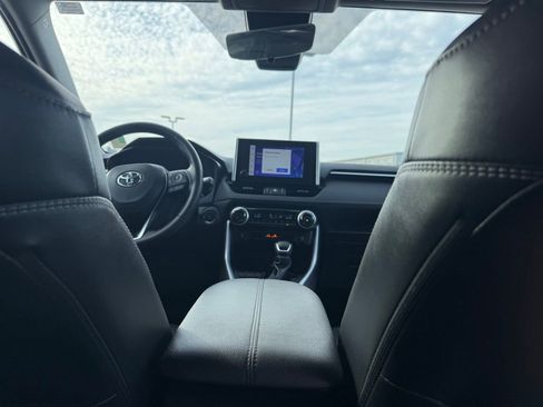 Used 2023 Toyota RAV4 XLE Premium image 17