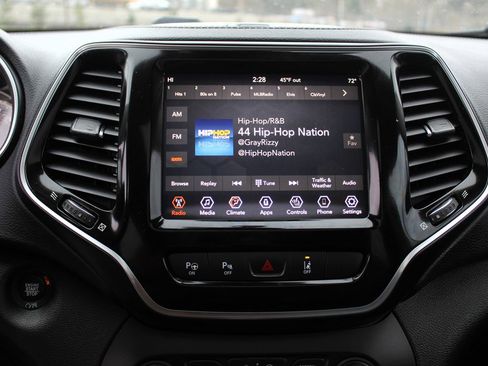 Used 2019 Jeep Cherokee Limited w/ Technology Group image 15