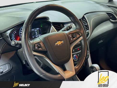 Used 2019 Chevrolet Trax LT w/ Redline Edition FWD image 14