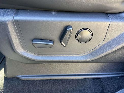 Used 2023 Ford Expedition XLT image 17