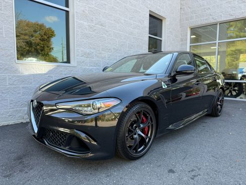 Used 2021 Alfa Romeo Giulia Quadrifoglio image 3