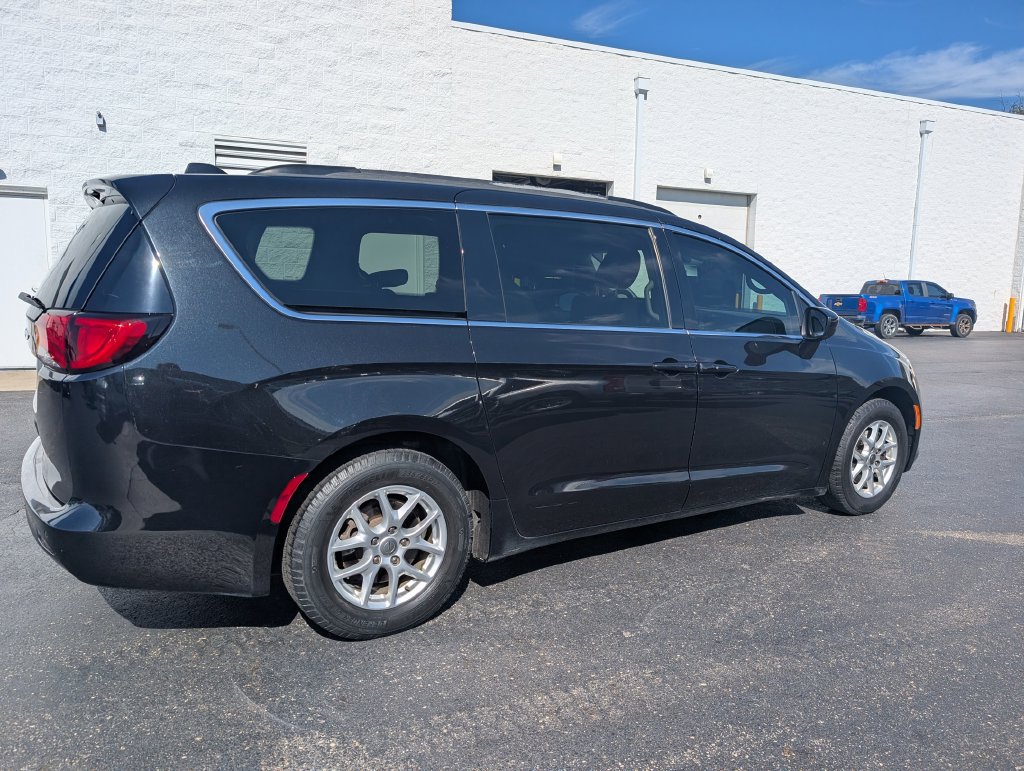 Used 2018 Chrysler Pacifica Touring FWD image 8