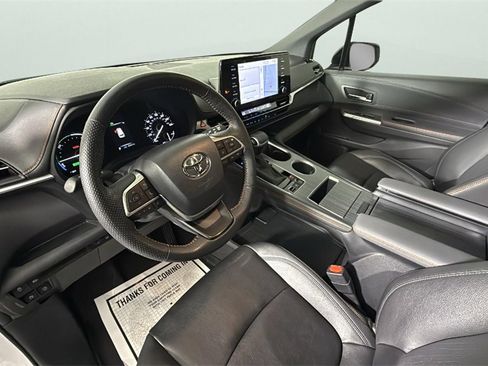 Used 2024 Toyota Sienna XSE image 18