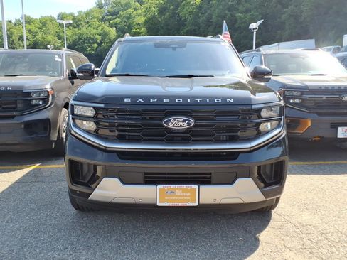 Certified 2025 Ford Expedition Platinum AWD/4WD image 2
