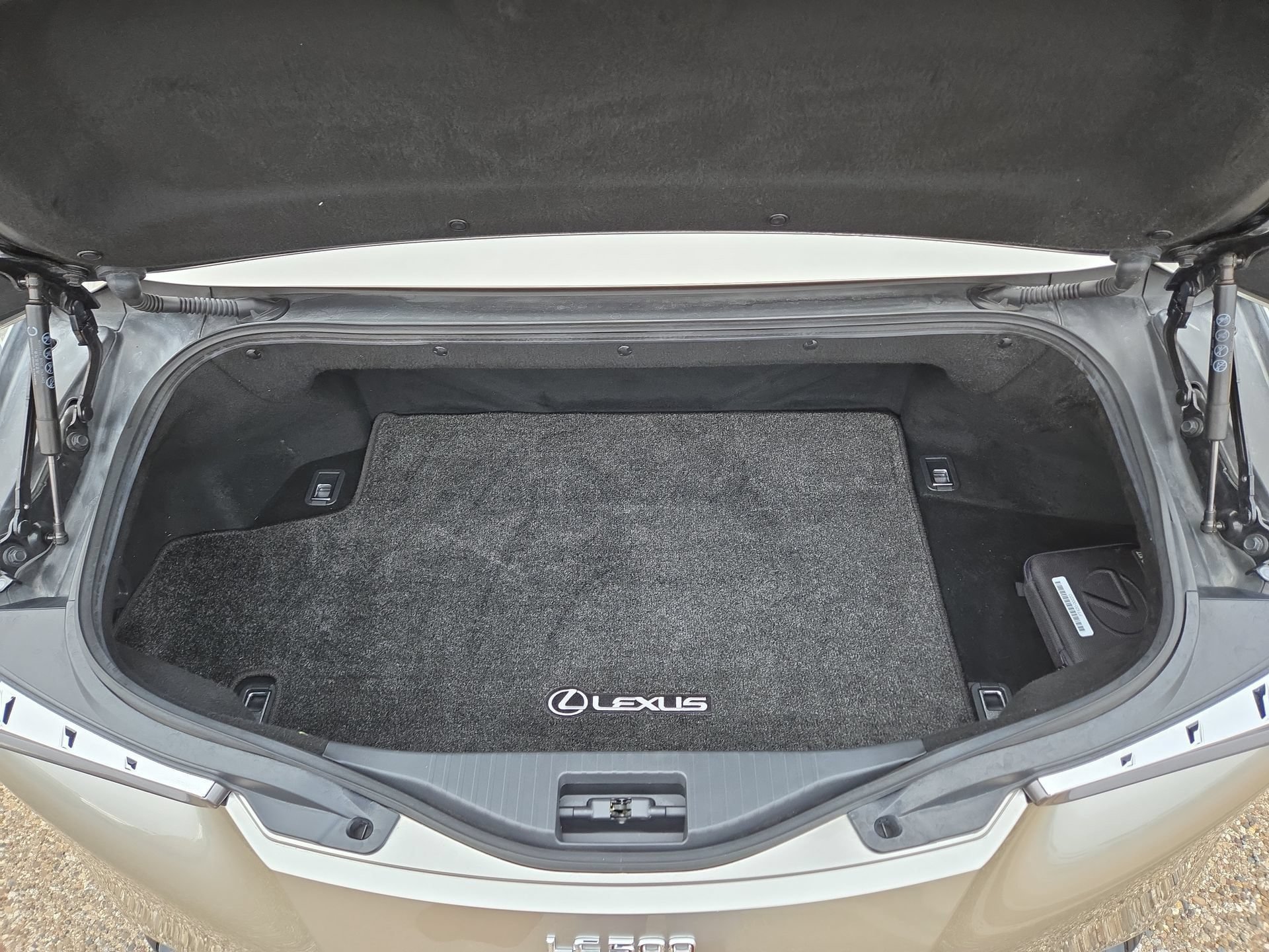 Used 2022 Lexus LC 500 Convertible w/ Touring Package RWD image 12