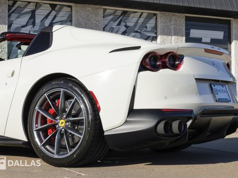 Used 2022 Ferrari 812 GTS RWD image 13