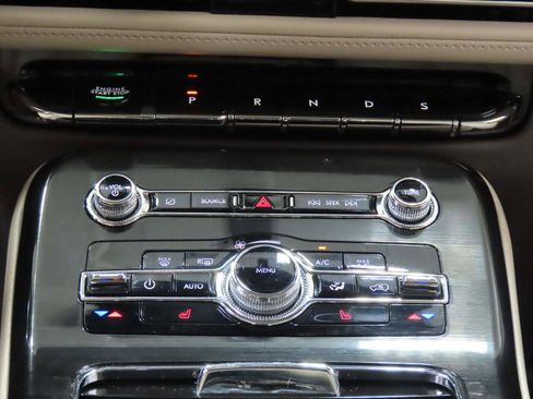 Used 2022 Lincoln Nautilus FWD w/ Premium Package image 11