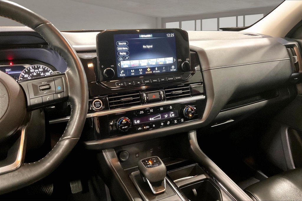 Used 2023 Nissan Pathfinder SL AWD/4WD image 10