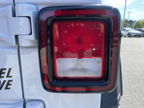 Used 2023 Jeep Wrangler Unlimited w/ Cold Weather Group AWD/4WD image 14
