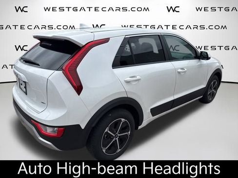 Used 2025 Kia Niro LX image 8