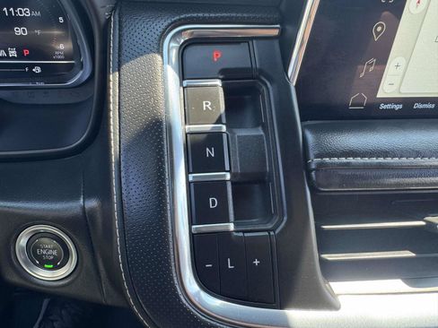 Used 2024 GMC Yukon SLT w/ SLT Luxury Package AWD/4WD image 32