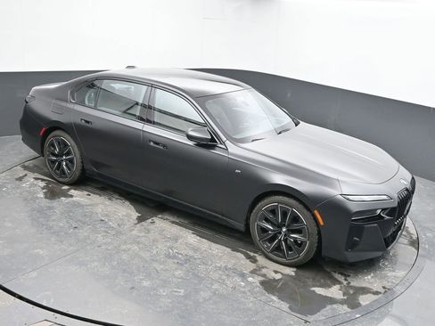 Used 2023 BMW 760i xDrive image 64