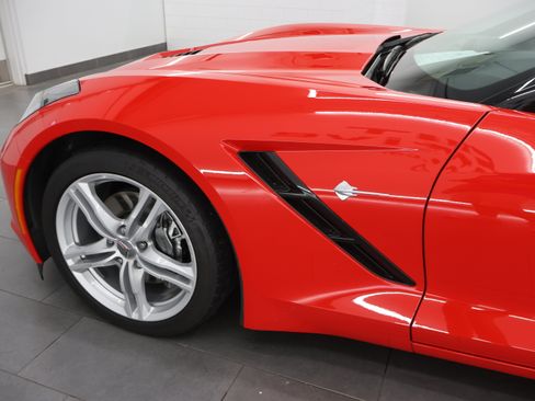 Used 2017 Chevrolet Corvette Stingray Coupe w/ 1LT RWD image 29