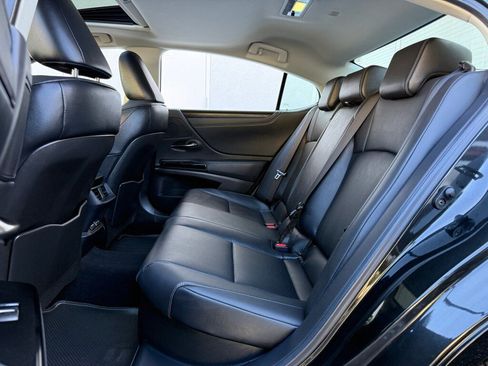 Certified 2025 Lexus ES 300h w/ Premium Package image 18