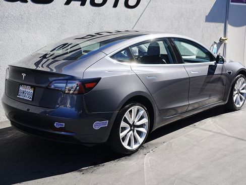 Used 2018 Tesla Model 3 Mid Range image 4