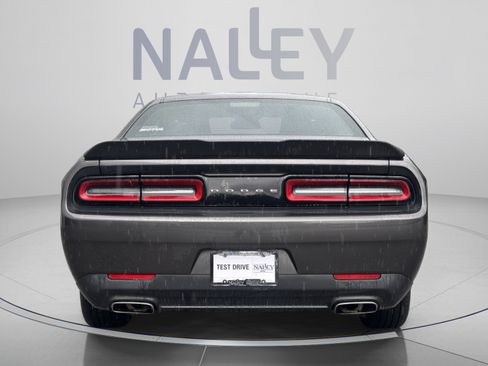 Used 2016 Dodge Challenger SXT RWD image 3