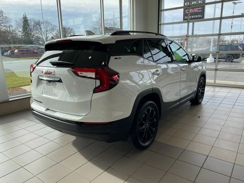 Used 2022 GMC Terrain SLT w/ Tech Package image 7