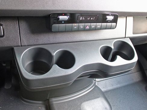 Used 2025 Mercedes-Benz Sprinter 2500 image 18