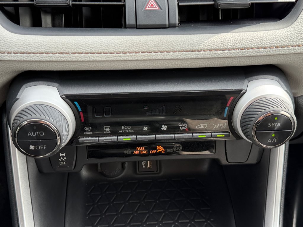 Used 2025 Toyota RAV4 XLE AWD/4WD image 16