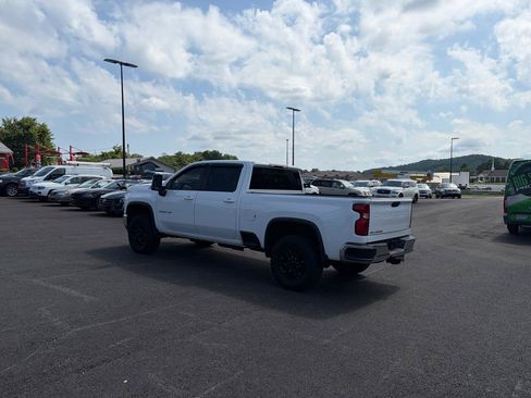 Used 2020 Chevrolet Silverado 2500 LT w/ Z71 Off-Road Package AWD/4WD image 5