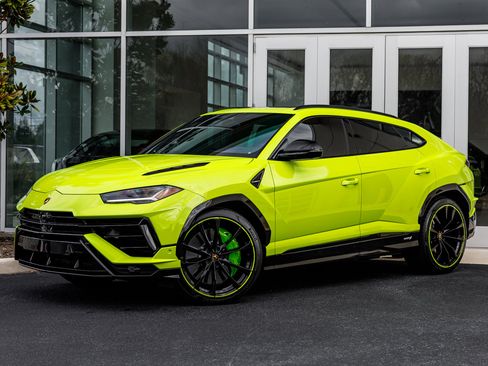 Used 2023 Lamborghini Urus S image 1