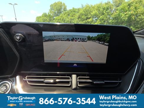 Used 2025 Chevrolet Trax RS FWD image 22