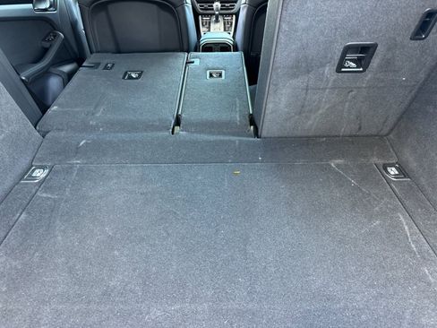 Used 2025 Porsche Macan image 15