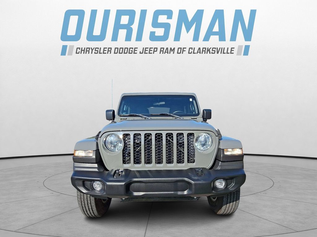 Used 2021 Jeep Gladiator Sport AWD/4WD image 2