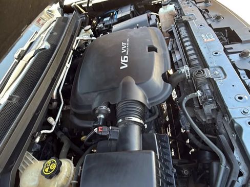 Used 2017 Chevrolet Colorado Z71 AWD/4WD image 43