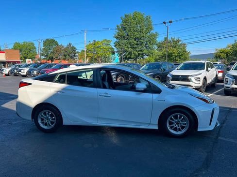 Used 2022 Toyota Prius LE FWD image 6