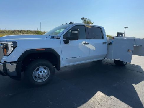 New 2025 GMC Sierra 3500 Pro w/ Convenience Package AWD/4WD image 4