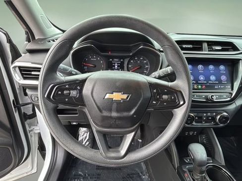 Used 2023 Chevrolet TrailBlazer LT w/ Convenience Package image 11