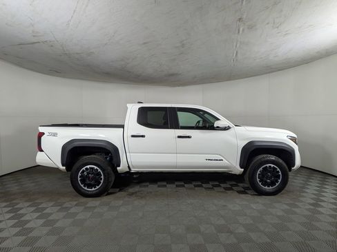 Used 2024 Toyota Tacoma TRD Off-Road image 6