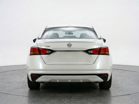 Used 2025 Nissan Altima 2.5 SV FWD image 7