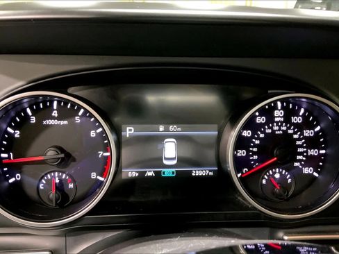 Used 2023 Kia Carnival LX FWD image 51