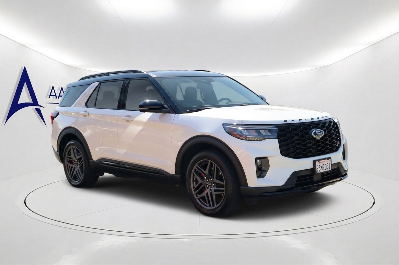 Used 2025 Ford Explorer ST RWD image 3