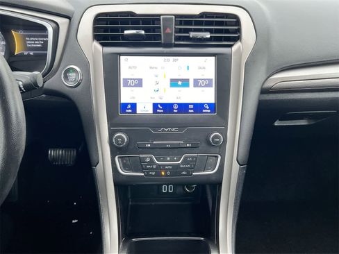 Used 2020 Ford Fusion SE image 27