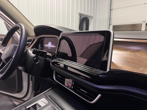 Used 2024 Volkswagen Atlas SE image 23