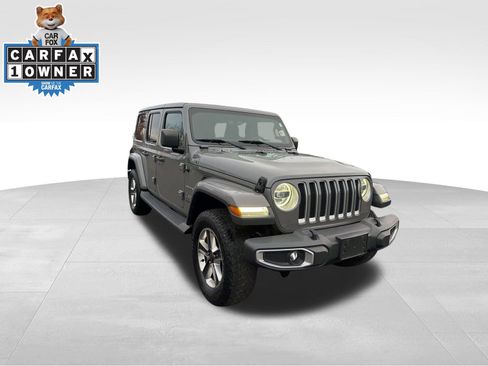 Used 2018 Jeep Wrangler Unlimited Sahara image 3