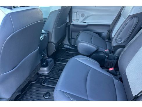 Used 2023 Toyota Sienna XSE image 13