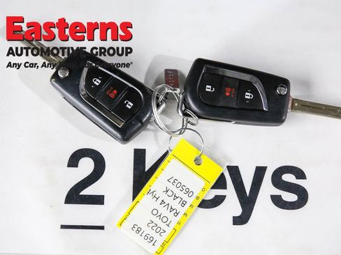 Used 2022 Toyota RAV4 LE AWD/4WD image 25