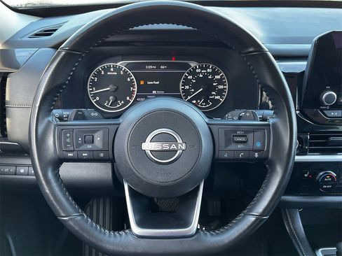 Used 2024 Nissan Pathfinder SV w/ SV Premium Package image 11