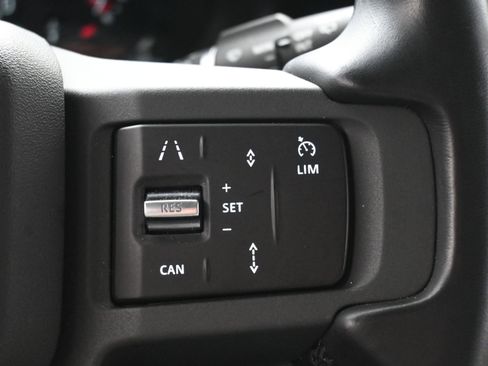 Used 2023 Land Rover Defender 110 X-Dynamic SE image 22