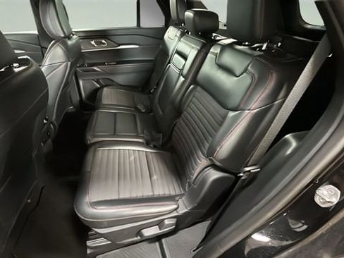 Used 2025 Ford Explorer ST-Line w/ ST-Line Street Pack image 14