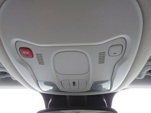 Used 2022 Jeep Renegade Latitude w/ Convenience Group image 14