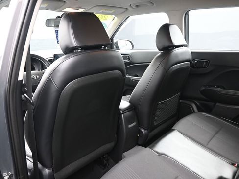 Certified 2023 Hyundai Venue Limited w/ Cargo Package image 22